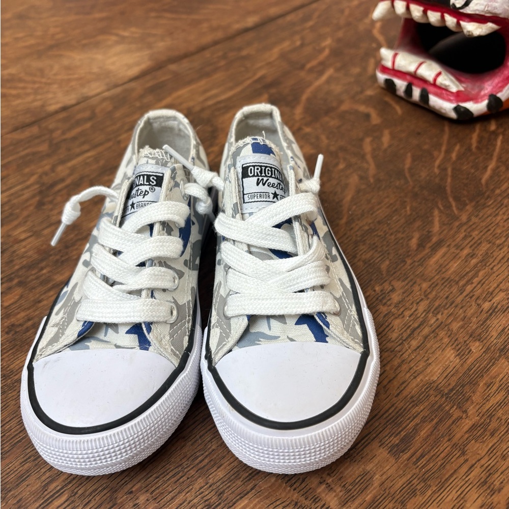 Kids Shark Print Sneakers - White and Blue